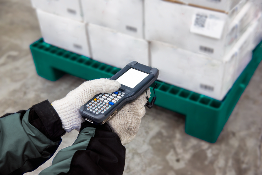 Bluetooth,Barcode,Scanner,Checking,Goods,In,The,Cold,Room,Or